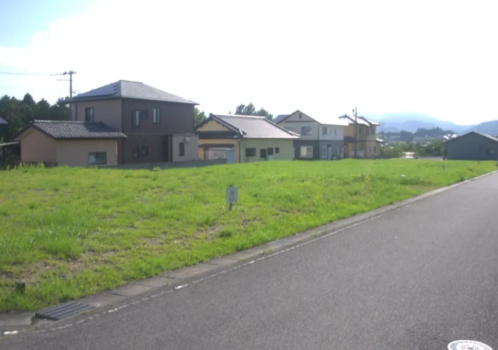 赤粉地区の自然豊かな周辺環境と区画